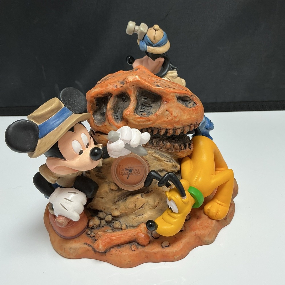 Disney Animal Kingdom Desk Clock Figurine Big Dig In The Boneyard Mickey Pluto